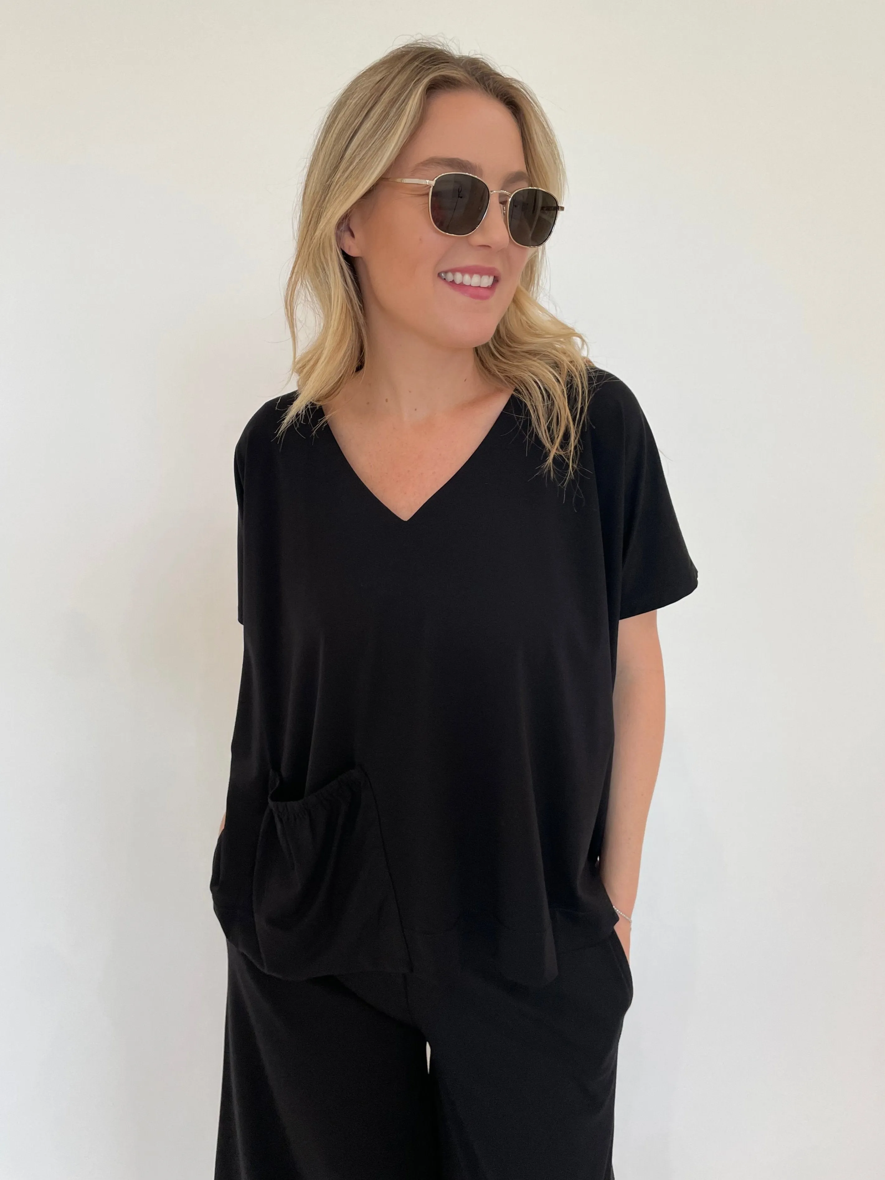 Ava V-Neck Pocket Top - Black